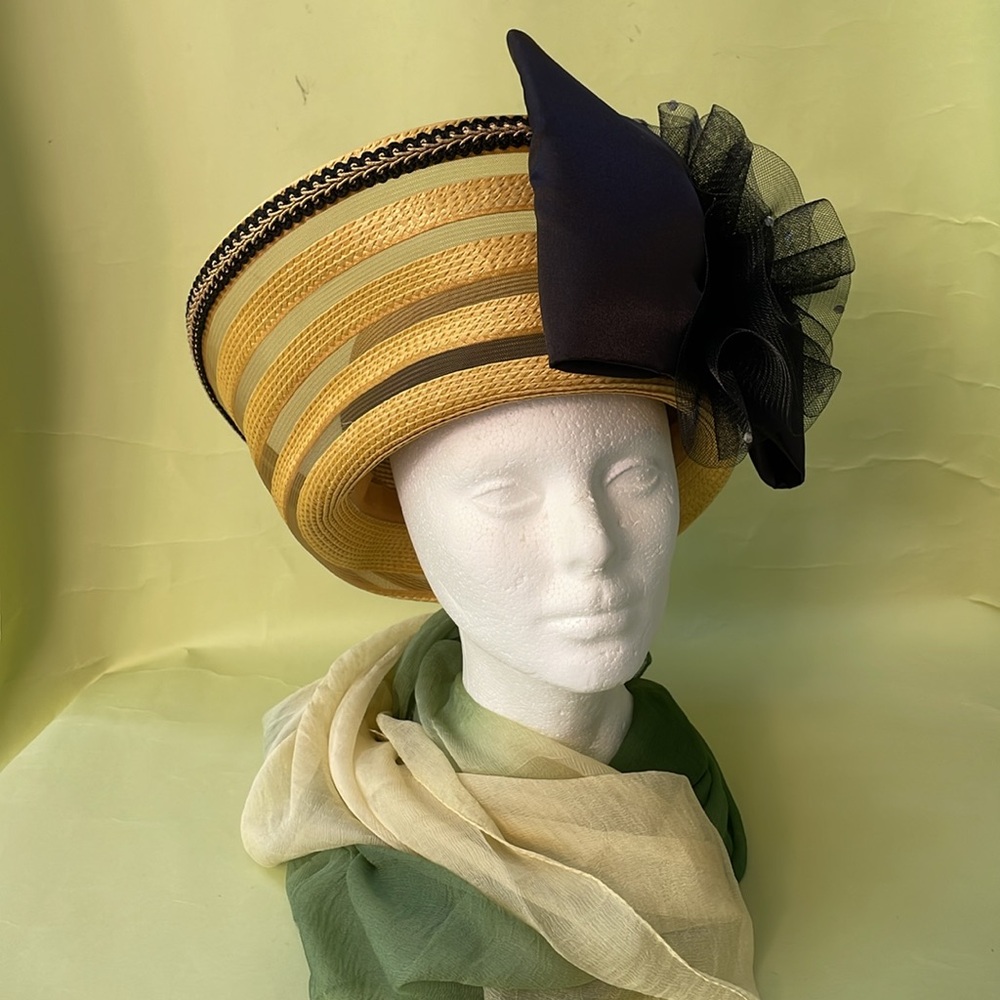 Vintage hat with big black bow